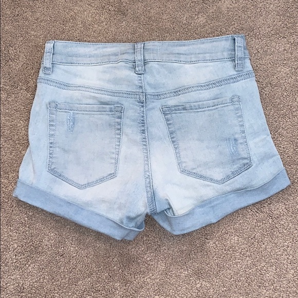 Light wash jean shorts - Picture 3 of 4